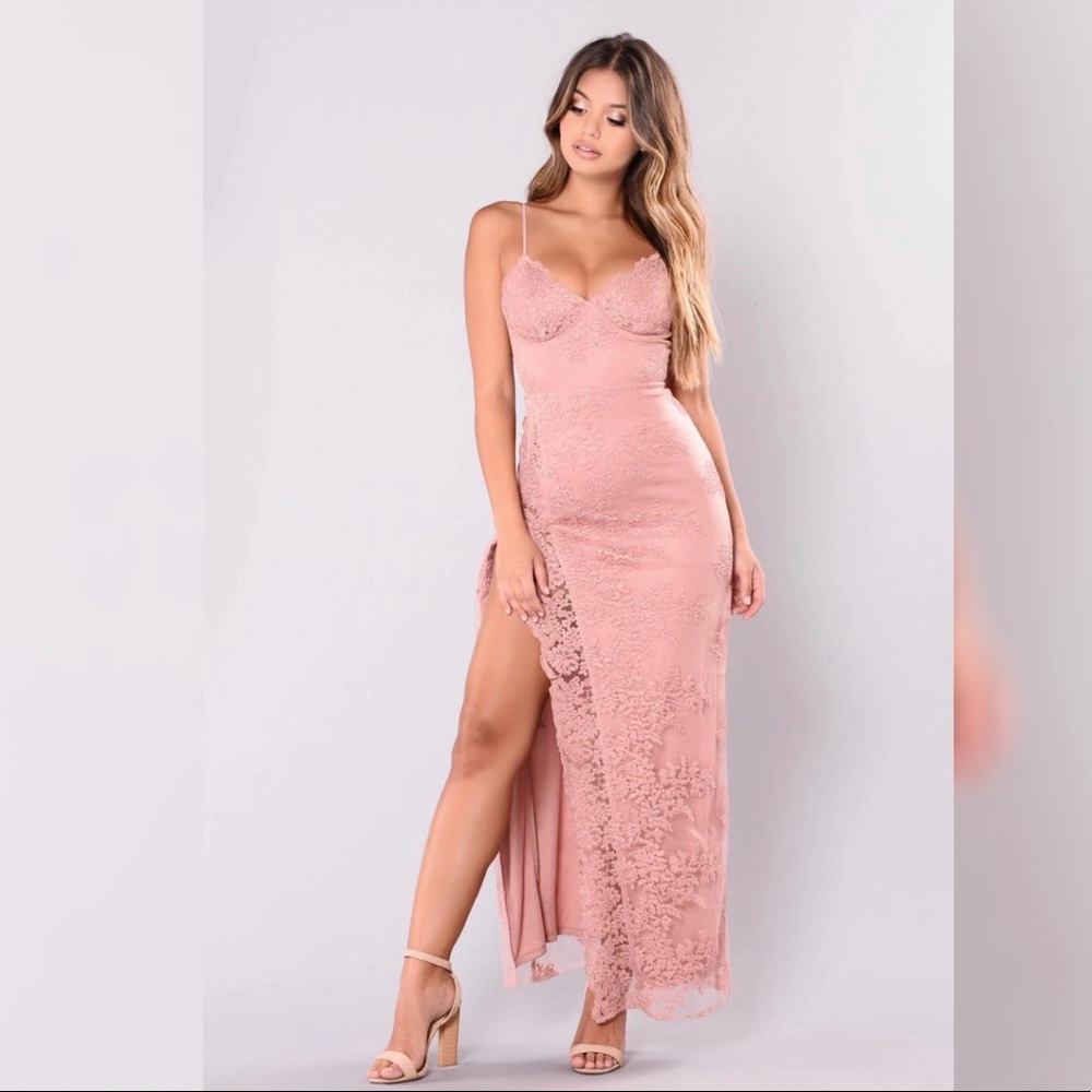 Pink lace long dress Fashion Nova, size M